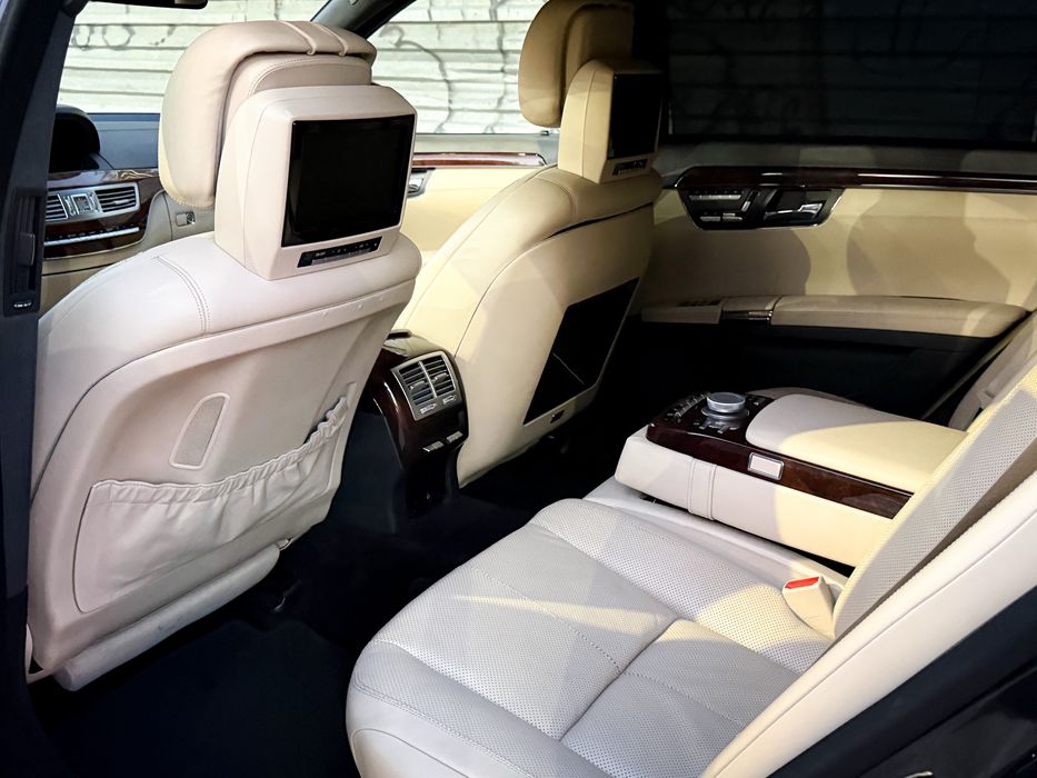 Mercedes S-class W221
