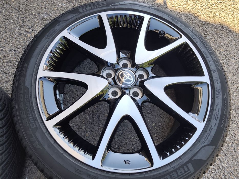 17" оригинални алуминиеви джанти за Toyota Yaris hybrid.