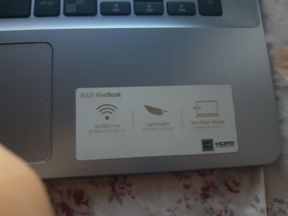 Leptop ASUS ryzen 3 2200u 12gb ram ssd 256gb