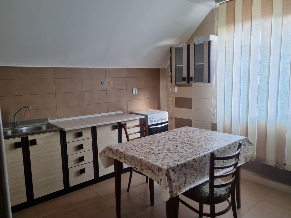 Ofer spre închirie garsonieră !