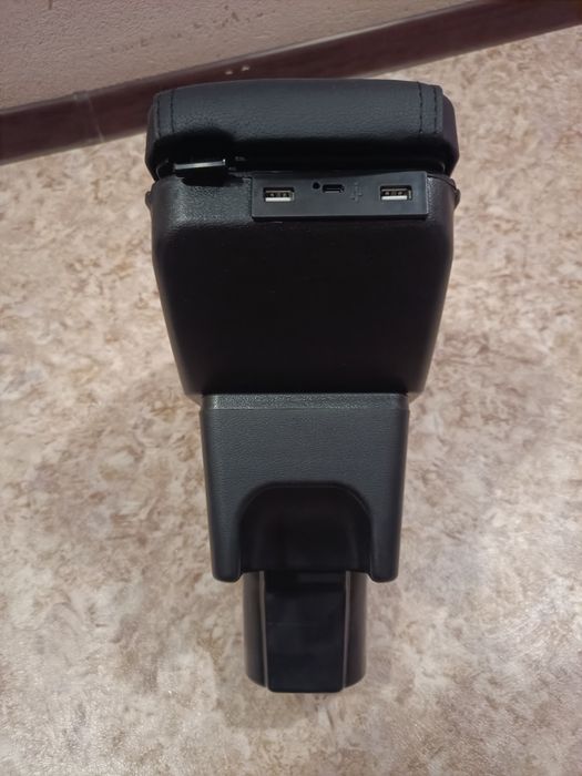 Подлокотник на Рено Дастер от 2019 года