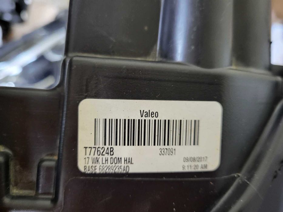 Ляв фар Jeep Cherokee WK2 USA Canada lqv far джип чероки американски