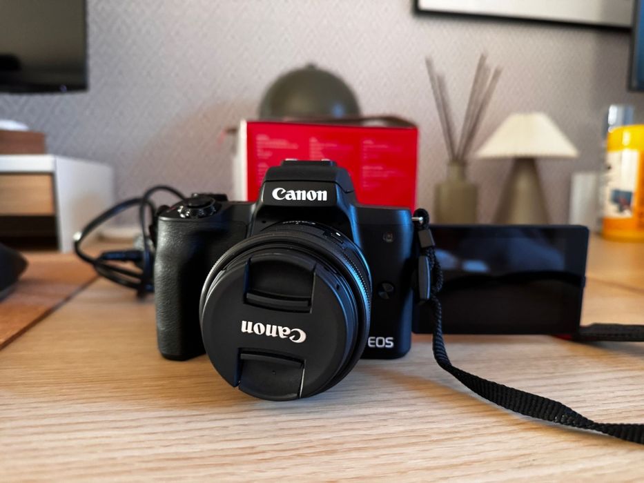 Canon EOS M50 Mark II – aproape nou + geanta cadou