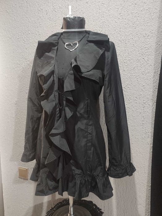 Trenci impermeabil pentru dimineți răcoroase