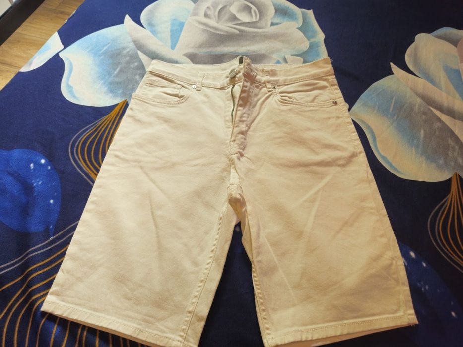 Bermude de bărbați marca H&M