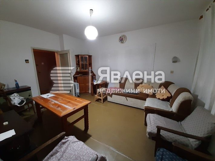 Дава се под наем Тристаен апартамент в Ямбол, Център - 80 кв.м за 255 € - Снимка #10