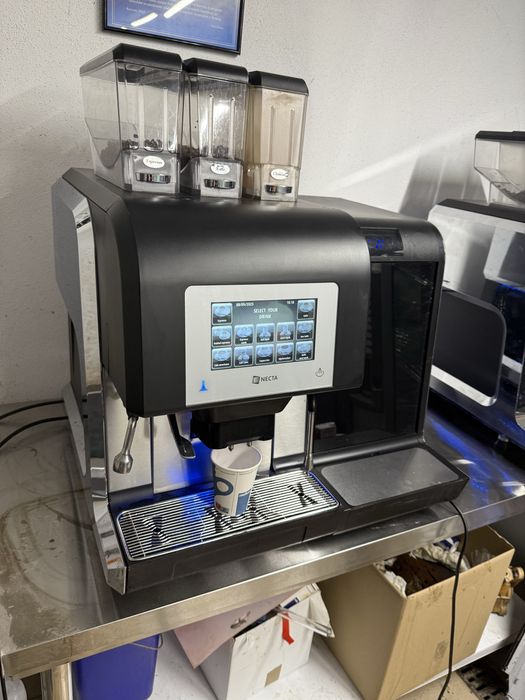 Necta Karisma aparat cafea boabe si lapte proaspat