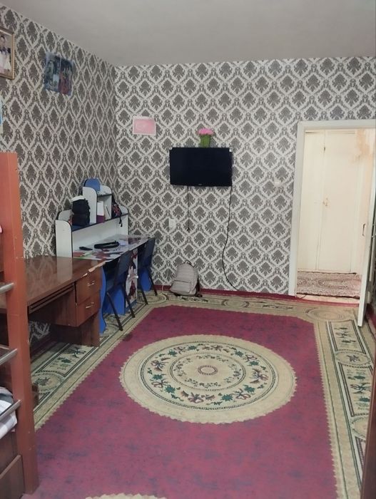 Срочно сотилади 5 хонали квартира янги бозор ёнида