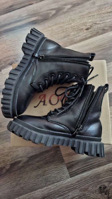 Продавам детски ботуши