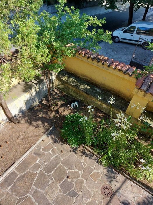 Продавам двуетажна къща в кв. Овчарски