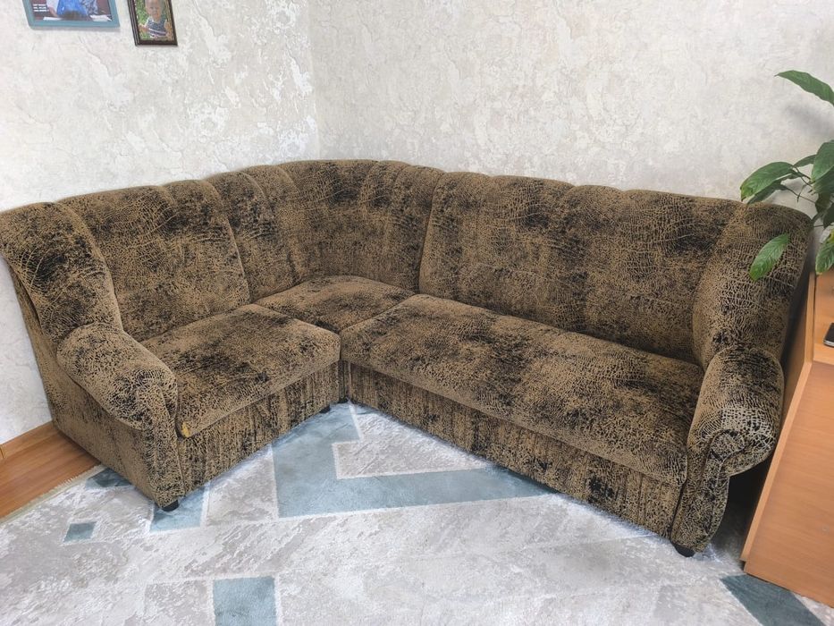 Продам диван угловой б/у