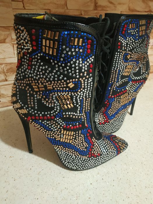 Предлагам дамски боти на Sergio Rossi