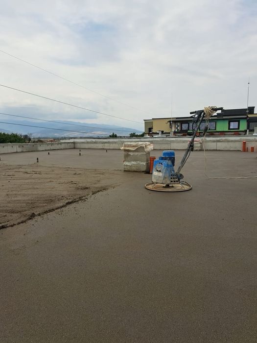 Машинно полагане на подови замазки