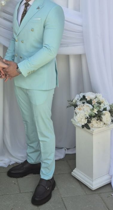 Costum Ceremonie Barbati, cu butoni dubli,marimea  52, purtat o singura data