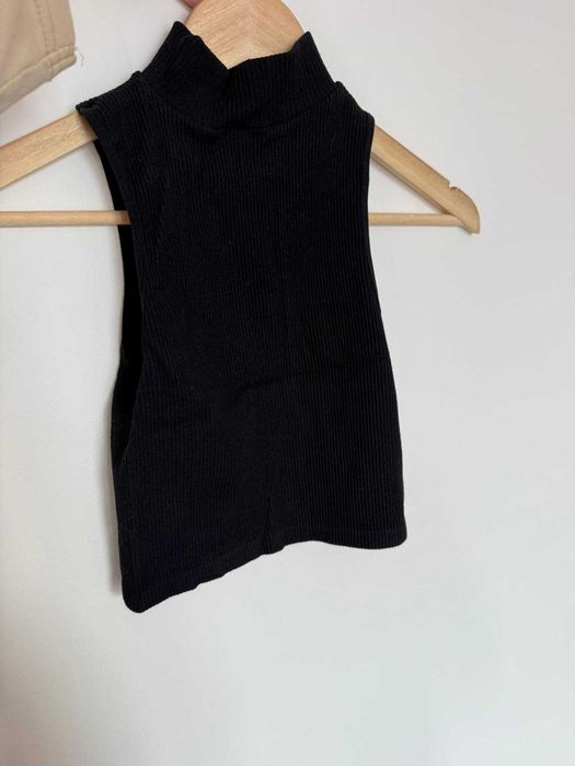 2 crop tops la pret de 1