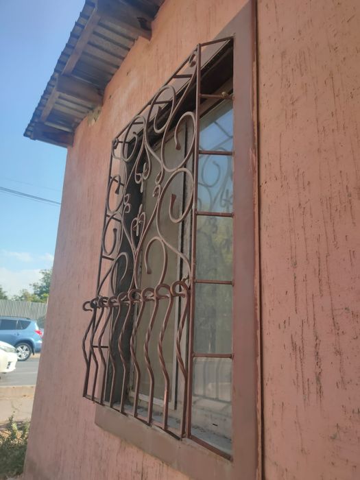 Кованые решетки и кованая дверь