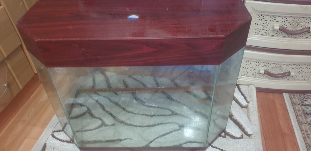 Продам аквариум.  ( 75-80литров)