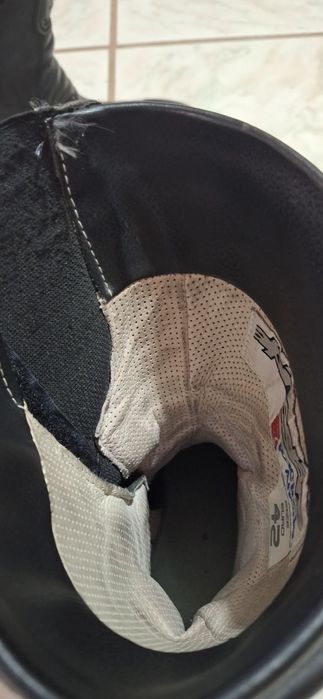 Cizme moto Alpinestars  culoare negru,mărimea 42 , stare foarte bună