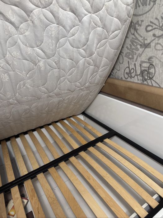 Кровать с механизмом, ящиком внутри