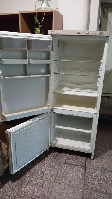 Хладилник с фризер