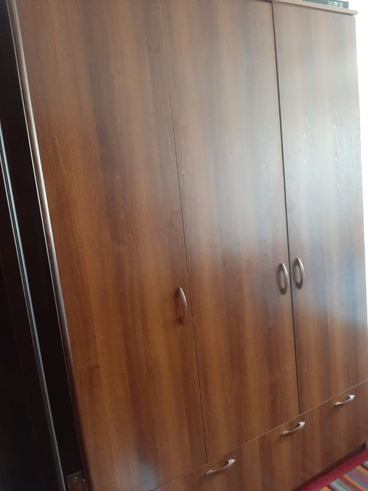 Шкаф для одежды, стол