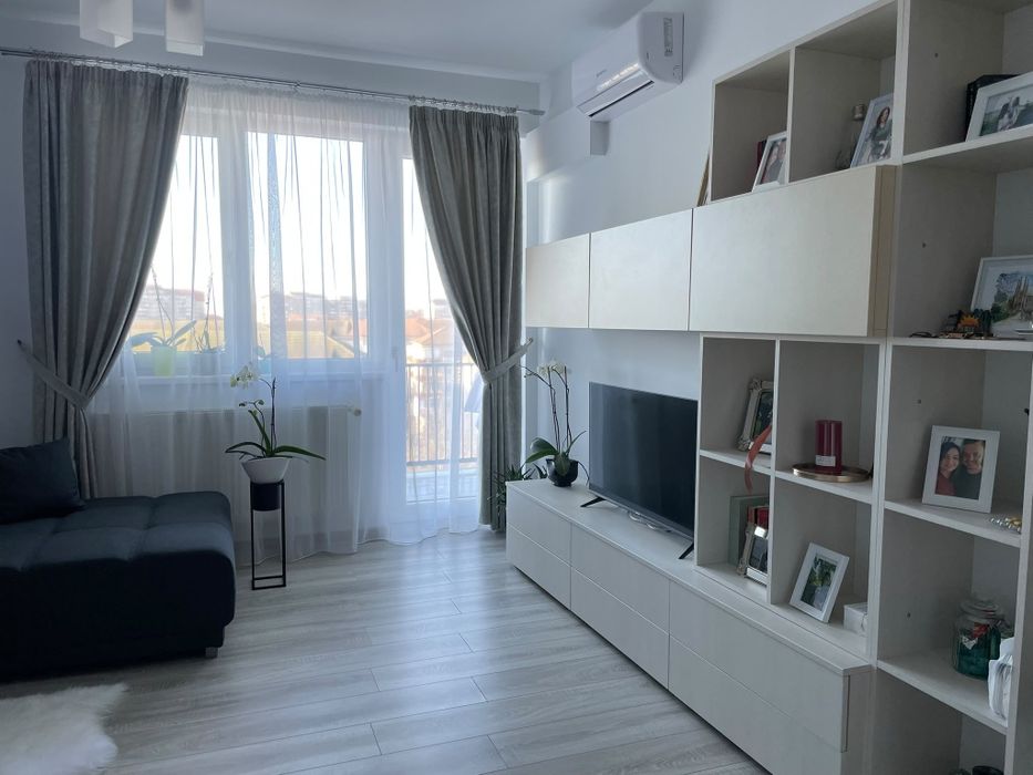 Închiriez ap cu 2 camere