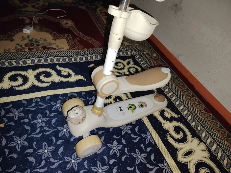 Самокат трехколесный