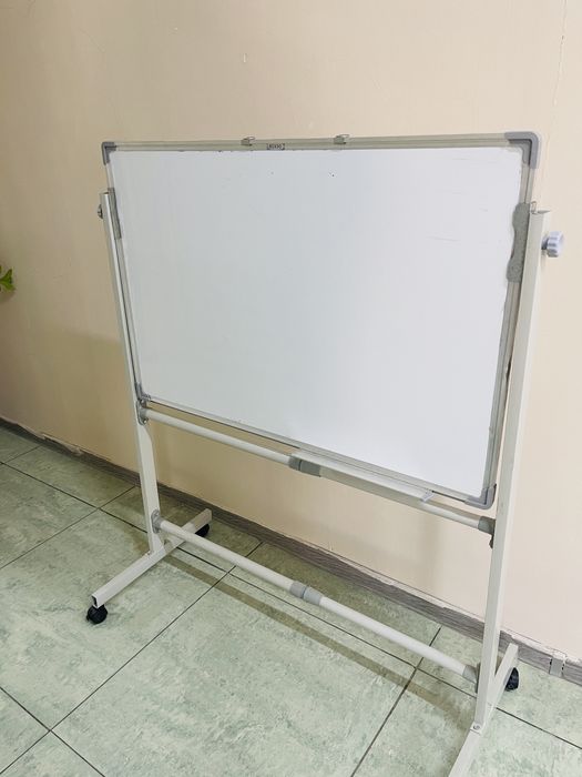 Офисный стол и доска