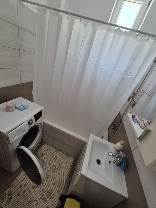 Inchiriez apartament cu gradina!