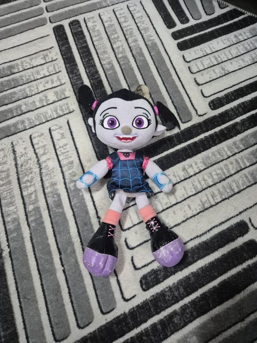 Vand jucarie plus vampirina