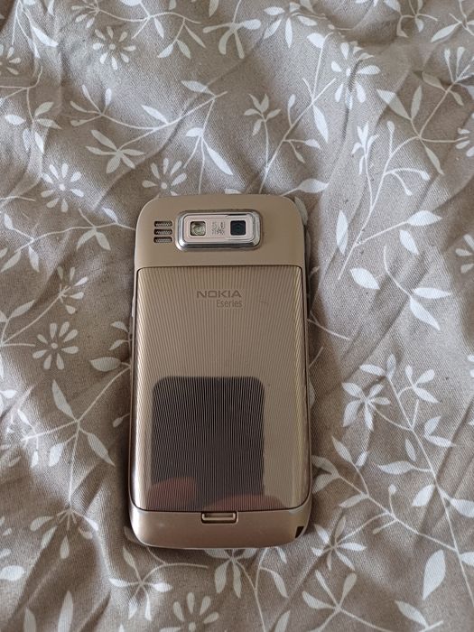 Nokia E72 и нов панел