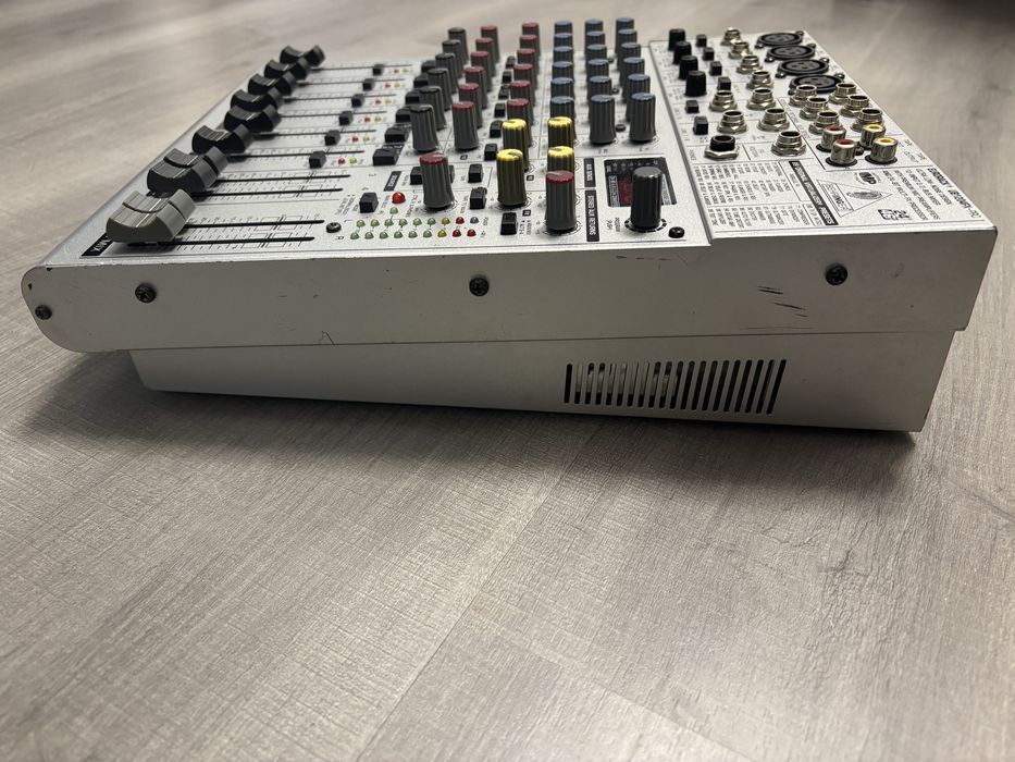 Behringer UB1204FX Pro