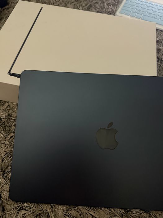 Продаю MacBook Air 13.6