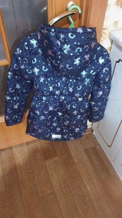 Продам девочковую куртку