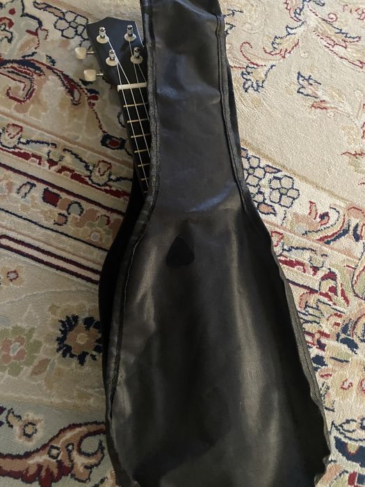 Прадается укулеле