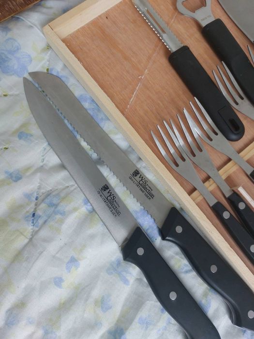 Комплект прибори за хранене и готвене