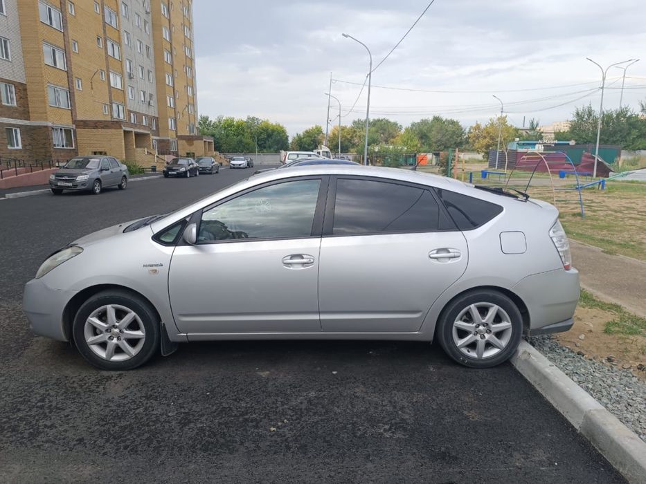 Автомобиль тойота приус
