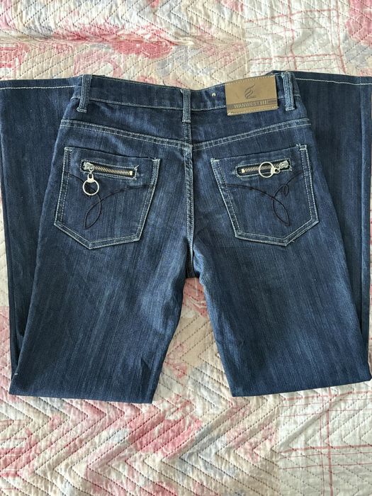 Blugi slim fit.