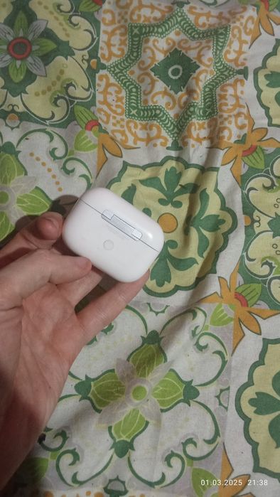 Эйрподсы  б/у полностью работает