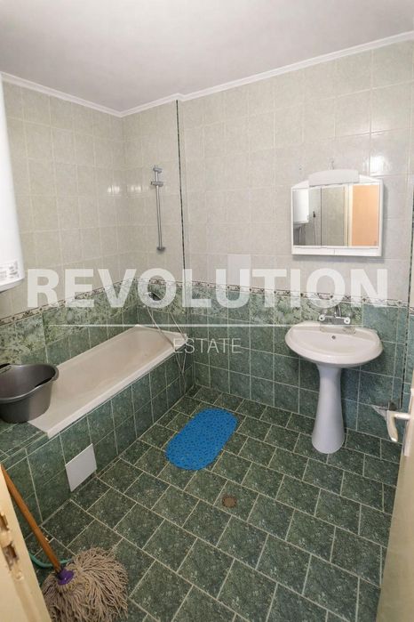 Дава се под наем Тристаен апартамент в Пловдив, Кючук Париж - 80 кв.м за 420 € - Снимка #9