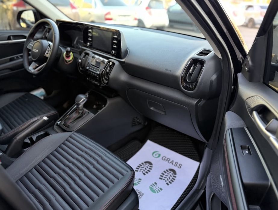 Kia Sonet 2025, 8000KM. Full.