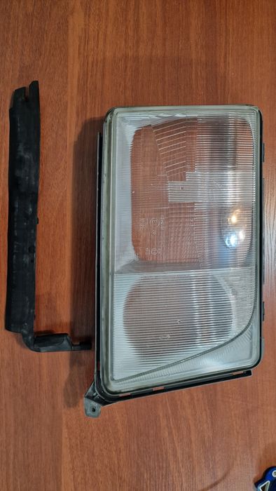 Стекло на правую фару W124 (рестайлинг)