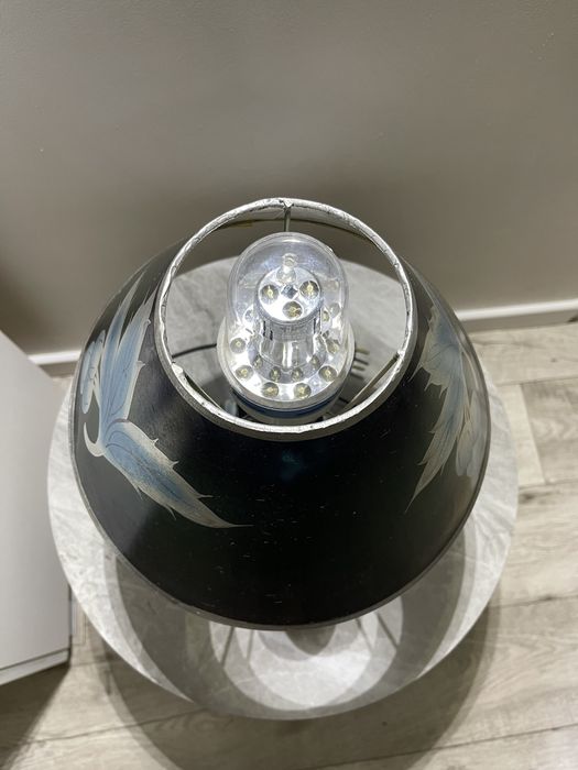 Продам настольную лампу