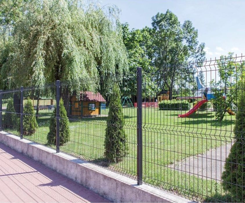 Echipa de gard din plasa val sau bordurata la super oferta de sezon