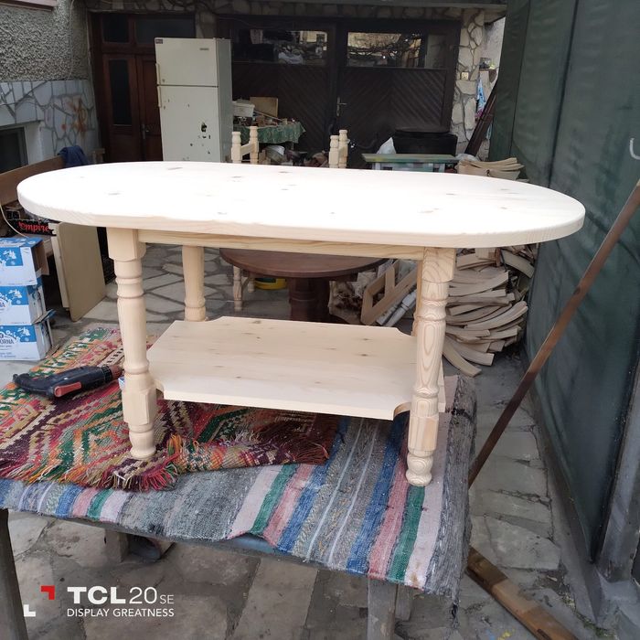 Кухненски маси от чамов материал .Изработвам различни модели  маси .