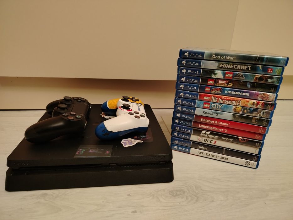 PlayStation 4 Slim 1TB + 2 геймпада + 14 игр