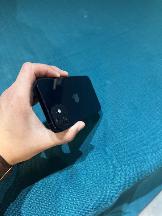 Продам Iphone 12