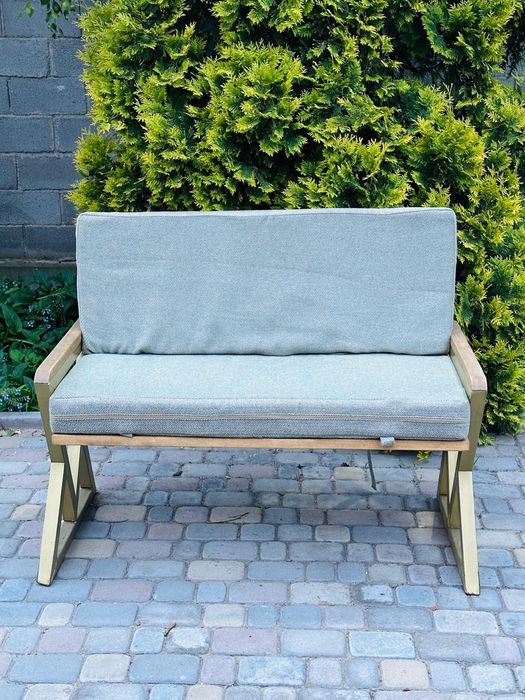 Столы и диваны мягкие