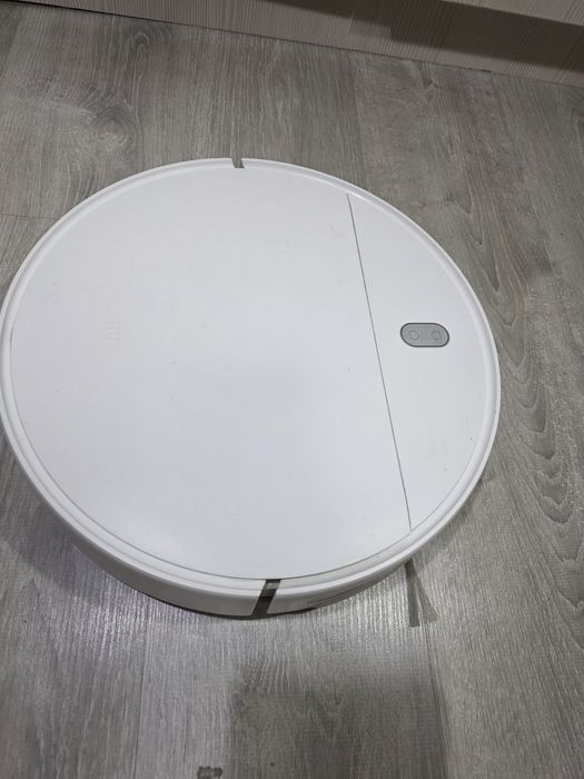 Mi Robot Vacuum-Mop Essential