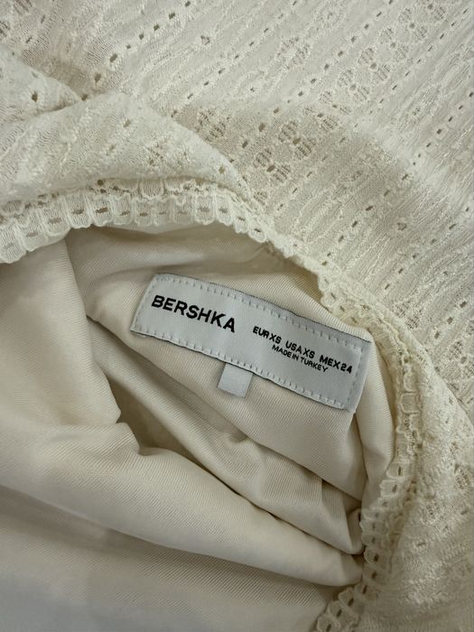 Бяла рокля Bershka